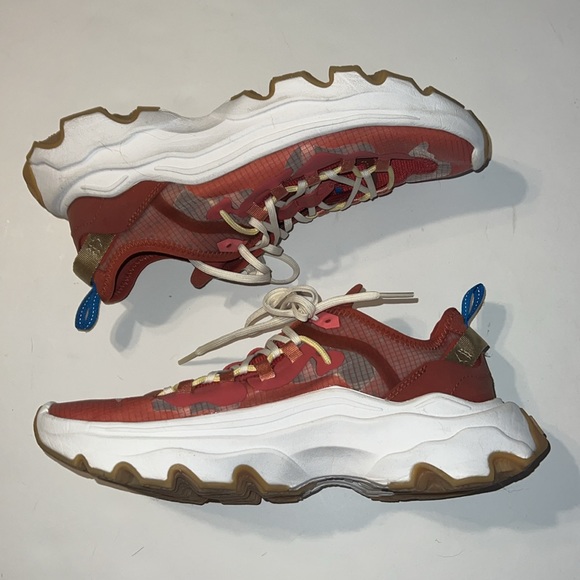 Sorel Kinetic Sneakers EUC 9 - Picture 3 of 17